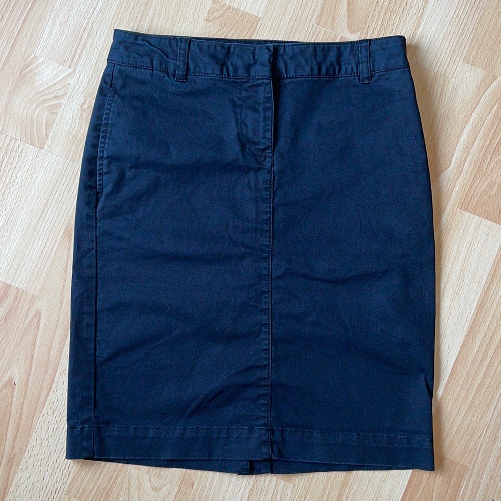 Womens high wastes Tommy Hilfiger skirt - size 4